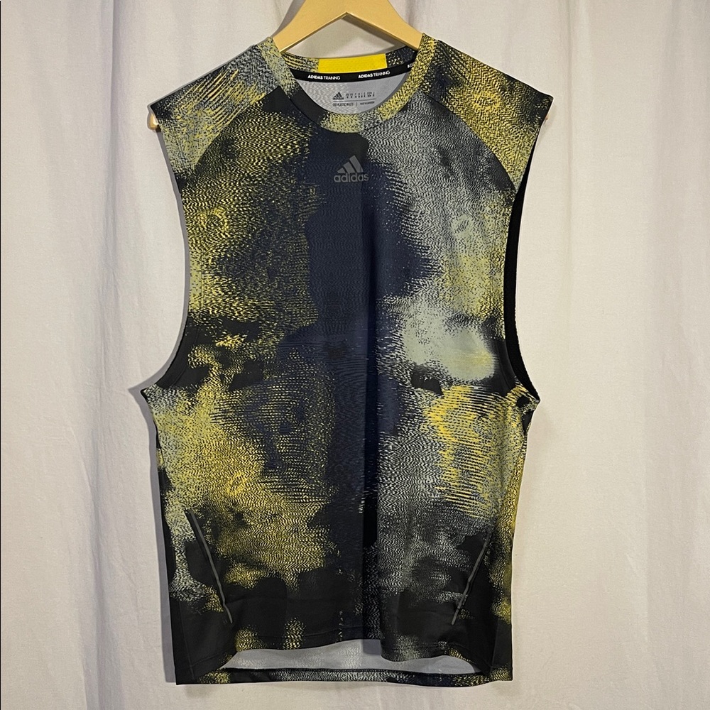 New Adidas Black and Yellow Graphic Sleeveless Shirt-M